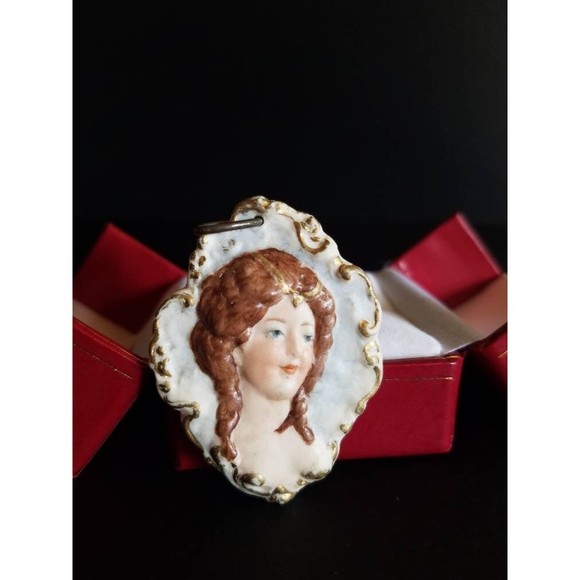 Handmade Vintage Victorian Style Pendant - Picture 2 of 10